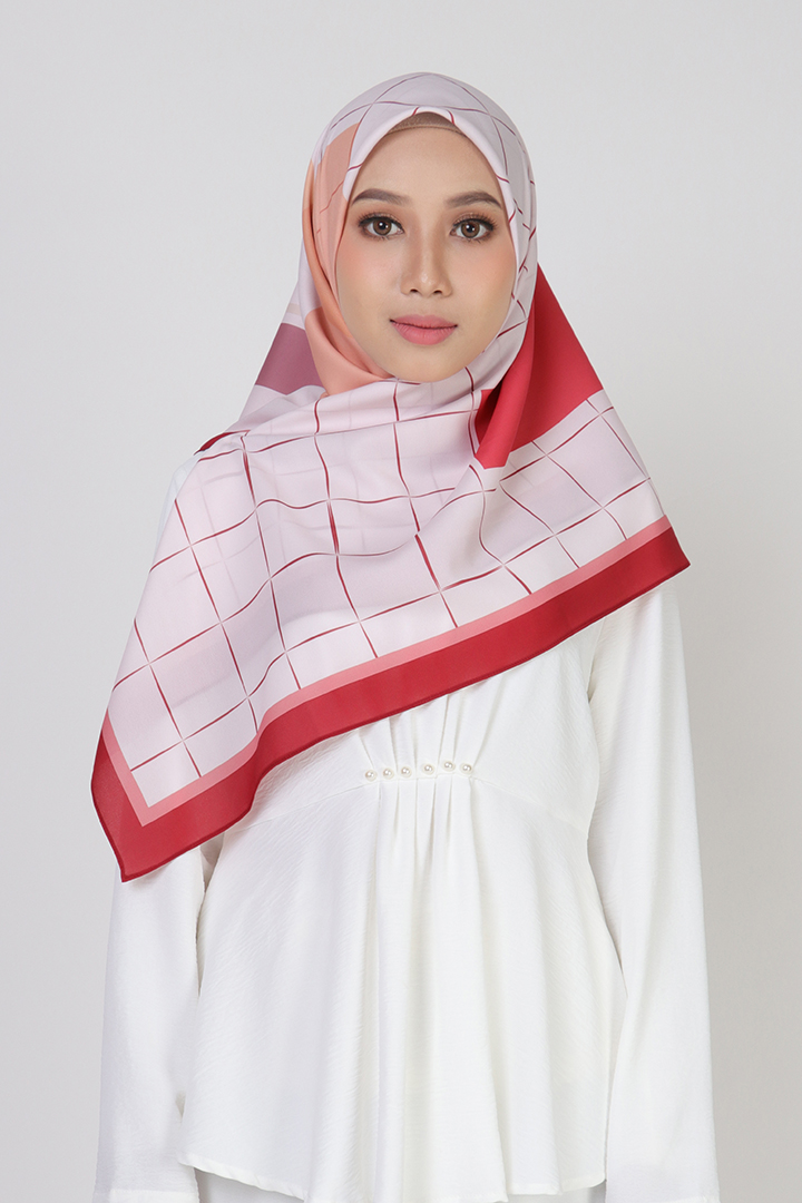 Laila Checkered Printed Square Red