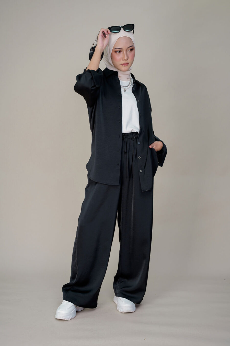 Eloise Satin Pants Black - Image 2